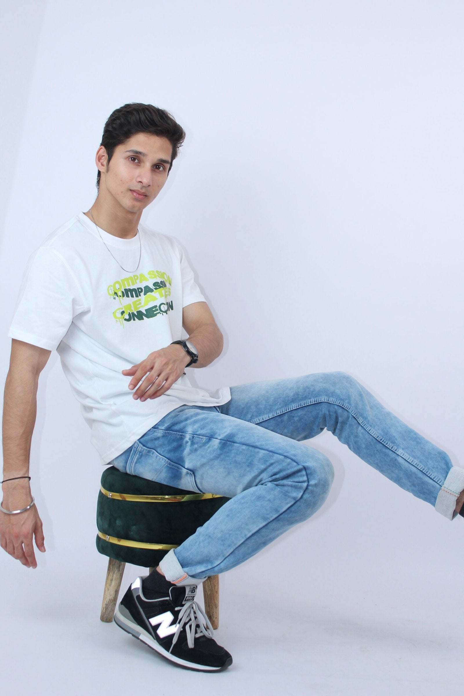 Slim Fit 2-Way Stretch White T-Shirt - Calywer