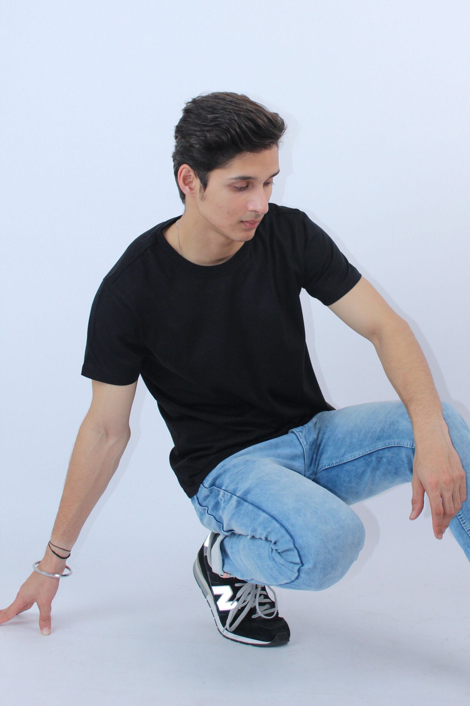 Men's Regular Slim Fit Black T-Shirt - Calywer