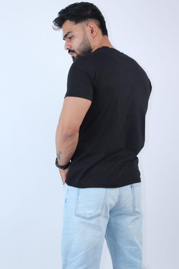 Slim Regular Fit Solid Black T-Shirt - Image 4
